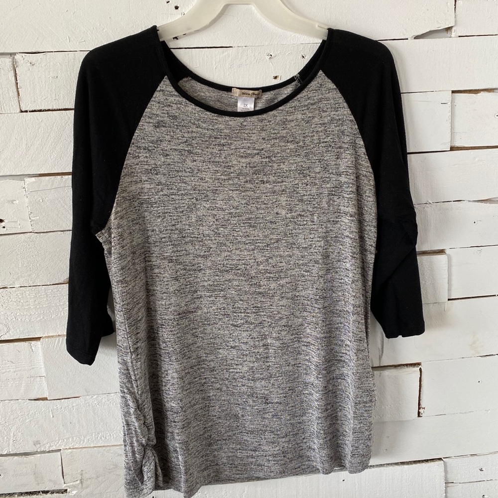 Ultra Teexe  Women’s  Black and Gray Sweater
